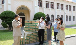 Angkormilk trao tặng 48.000 sản phẩm sữa hỗ trợ người dân ‘vùng đỏ’ trong dịch COVID-19