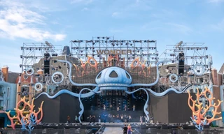 Hàng ngàn du khách nô nức 'trẩy hội' Vinpearl Nha Trang ngóng thần tượng