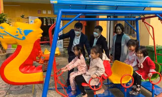 Mang sân chơi đến với trẻ em vùng cao trước thềm năm mới