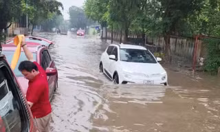 Cộng đồng trầm trồ trước khả năng lội nước 'cực đỉnh' của xe điện VinFast