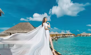Vẻ đẹp thuần khiết của nữ hoàng Trần Huyền Nhung tại thiên đường Maldives
