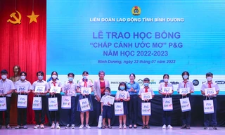 P&G Việt Nam trao học bổng chắp cánh ước mơ cho học sinh nghèo hiếu học 