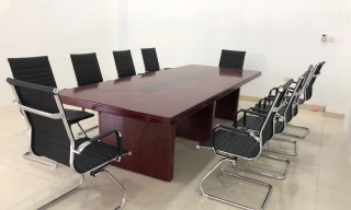 Thị trường bàn ghế văn phòng với nhiều lựa chọn