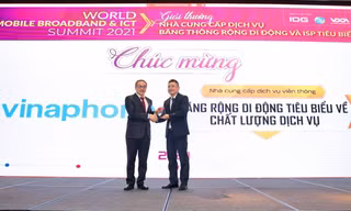 Đại diện VinaPhone nhận danh hiệu Nhà cung cấp dịch vụ viễn thông tiêu biểu về Chất lượng Dịch vụ Băng thông rộng Di động