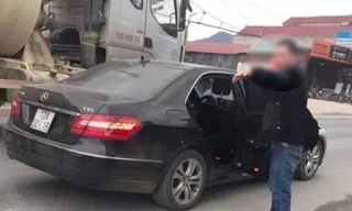 Trung úy công an điều khiển ô tô Mercedes tông cụ ông đi xe đạp tử vong