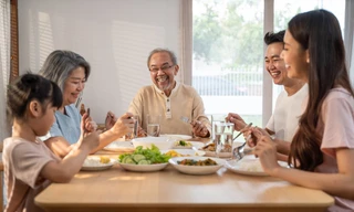 Một mùa Vu Lan trọn vẹn khi cha mẹ vẫn khỏe mạnh