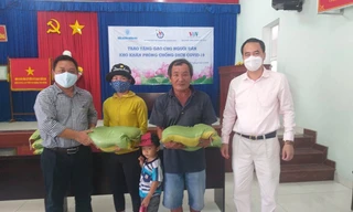 Cty Trầm hương Khánh Hòa trao 10 tấn gạo giúp đồng bào khó khăn do đại dịch COVID-19