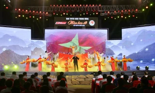 Xúc động các hình ảnh trong chương trình 'Màu hoa đỏ'