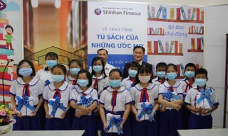 Shinhan Finance trao tặng ‘tủ sách của những ước mơ’ cho thư viện tỉnh Tiền Giang