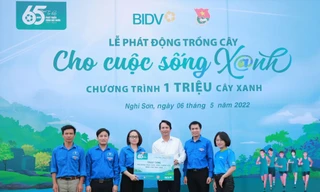 BIDV thực hiện chương trình “Trao máy tính, gửi tương lai” và trồng cây xanh tại Thanh Hóa