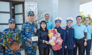 Agribank thăm và tặng quà cán bộ, chiến sỹ vùng biển đảo Đông Bắc nhân dịp Tết Ất Tỵ 2025