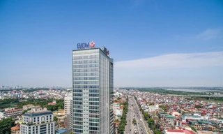 Theo đó, định hạng tiền gửi nội tệ/ngoại tệ dài hạn và định hạng nhà phát hành của BIDV tiếp tục duy trì ở mức Ba3 (ngang mức trần quốc gia). Định hạng tiền gửi ngoại tệ dài hạn của BIDV ở mức B1