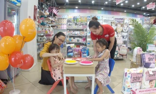 Hơn 2000 ba mẹ đưa con tham dự ngày hội 'Bé tạo hình bàn tay – Bibo tặng quà ngay'
