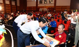 Vượt lên nghịch cảnh, tỏa sáng nghị lực Việt 