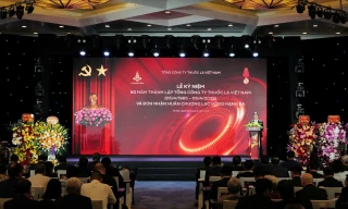 Vinataba nhận Huân chương Lao Động hạng Ba