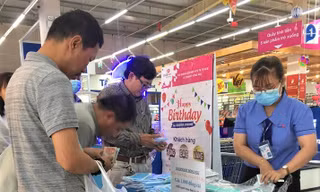 Siêu thị Co.opmart Hồng Ngự (Đồng Tháp) chia nhỏ bán cho khách hàng 1.000đ/cái khẩu trang