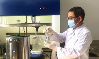 Viện Dầu khí Việt Nam sản xuất nước rửa tay khô sát khuẩn 