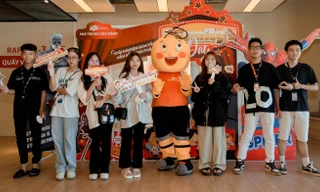 Ngôi trường chịu chơi bao hẳn rạp 'chiêu đãi' học sinh sinh viên, cán bộ giảng viên và gia đình 