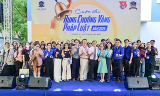 'Đấu trí' kiến thức pháp luật cùng sinh viên GDU
