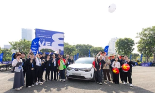 Chuyên gia quốc tế 'mê' cảm giác lái và công nghệ an toàn trên VinFast VF 8