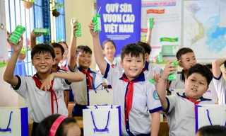 Vinamilk và quỹ sữa vươn cao Việt Nam năm thứ 18 mang nửa triệu hộp sữa đến với trẻ em khó khăn