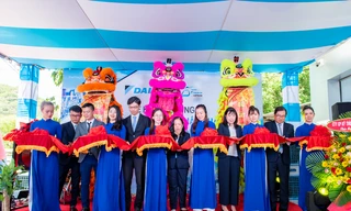 Hình ảnh Ban Lãnh đạo Daikin cắt băng khánh thành khai trương trạm dịch vụ tại Bình Định.