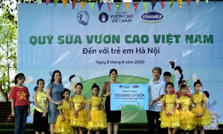 Quỹ sữa vươn cao Việt Nam và Vinamilk trao tặng 120.000 ly sữa cho trẻ em Hà Nội