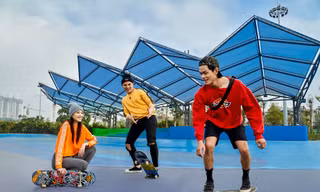 Tổ hợp sân chơi thể thao mang tới đa dạng sự lựa chọn năng động: trượt ván, tennis, bóng chuyền hơi, bóng đá, sân cầu lông…