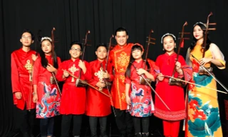 Cô bé đạt học bổng phổ thông Mỹ nhờ say mê đàn nhị