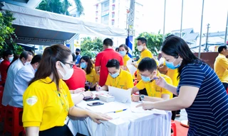 CBNV cùng khách hàng Nam A Bank tham gia hiến máu tại ngày hội