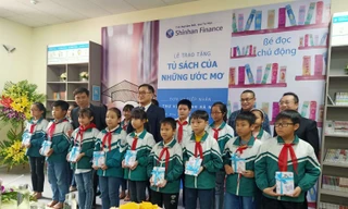 Shinhan Finance trao tặng 'Tủ sách của những ước mơ' cho Thư viện Tỉnh Hà Nam 