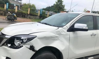 Chiếc xe do Hường điều khiển sau khi gây tai nạn trên đường Trần Hưng Đạo, thành phố Lào Cai.