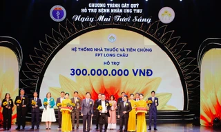 FPT Long Châu trao 300 triệu đồng cho Quỹ hỗ trợ bệnh nhân ung thư