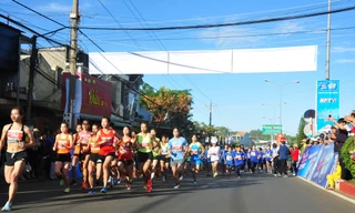 Gần 1500 vận động viên chinh phục đỉnh núi Bà Rá cùng Number 1 Active