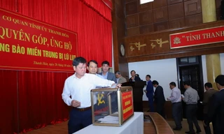 Tỉnh ủy Thanh Hóa ủng hộ đồng bào miền Trung bị lũ lụt