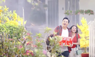 Đi xa cả năm, Tết này bạn mang gì về biếu cha mẹ