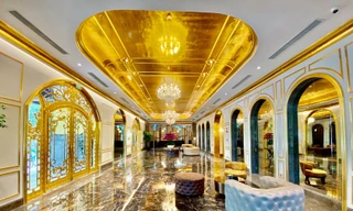 Khách sạn dát vàng lộng lẫy giữa lòng Hà Nội