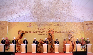 Ông Đỗ Quang Hiển, Chủ tịch HĐQT kiêm TGĐ Tập đoàn T&T Group và các đại biểu bấm nút khởi công dự án