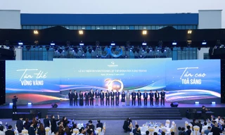 Đại tiệc âm thanh và ánh sáng trong lễ kỷ niệm 30 năm thành lập Tập đoàn Tân Á Đại Thành