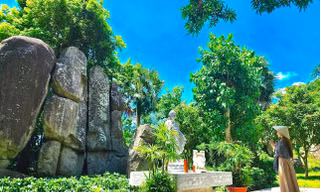 Mùa xuân tham quan Núi Cấm