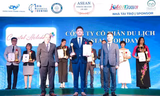 Crystal Holidays được vinh danh Top 10 Thương hiệu mạnh ASEAN 2023