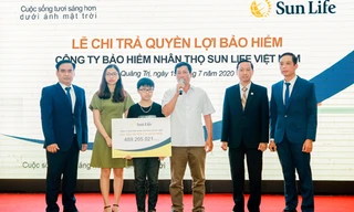 Chia sẻ tại buổi trao quyền lợi bảo hiểm, đại diện gia đình khách hàng cho biết số tiền được chi trả là sự động viên và an ủi kịp thời giúp gia đình ổn định cuộc sống trong thời gian tới
