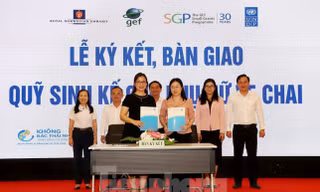 Hỗ trợ vốn và tặng vé cho phụ nữ thu gom phế liệu tại Bình Dương về quê ăn Tết