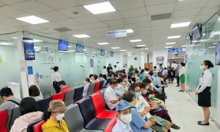 Sở hữu nhiều loại vắc xin cúm thế hệ mới, VNVC tấp nập người dân đến tiêm