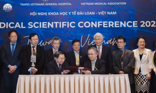 Bệnh viện Đa khoa Veterans Đài Bắc ký kết hợp tác với Bệnh viện Đa khoa Hồng Ngọc