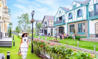 Có một Hồ Tràm thật khác trong mắt Sao Việt