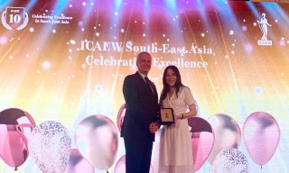 Hai sinh viên Trường Đại học Kinh tế - Luật nhận giải thưởng ICAEW toàn cầu