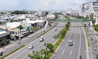 Đại lộ Phạm Văn Đồng có đầy đủ tiện ích, giúp khu Đông kết nối nhanh chóng với sân bay Tân Sơn Nhất và trung tâm TPHCM.