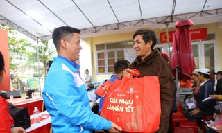 SABECO trao 1000 phần quà cho các đồn biên phòng, hải đội và ngư dân tại Phú Yên