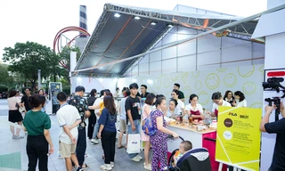 Trái banh tennis khổng lồ cao bằng tòa nhà 2 tầng tọa lạc tại Landmark 81